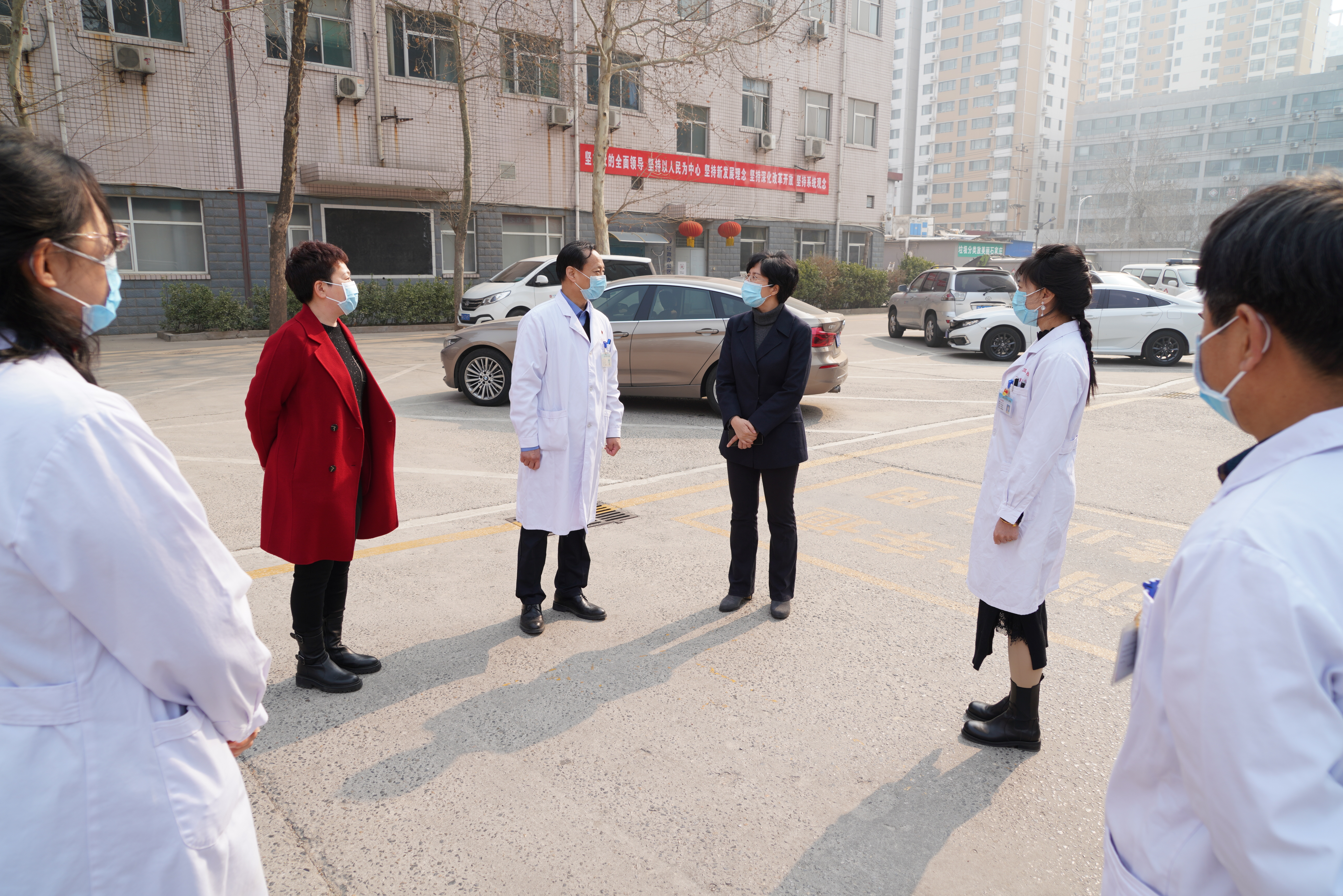 全市卫生健康系统36万干部职工春节绷紧弦拉满弓奋战一线抗击疫情