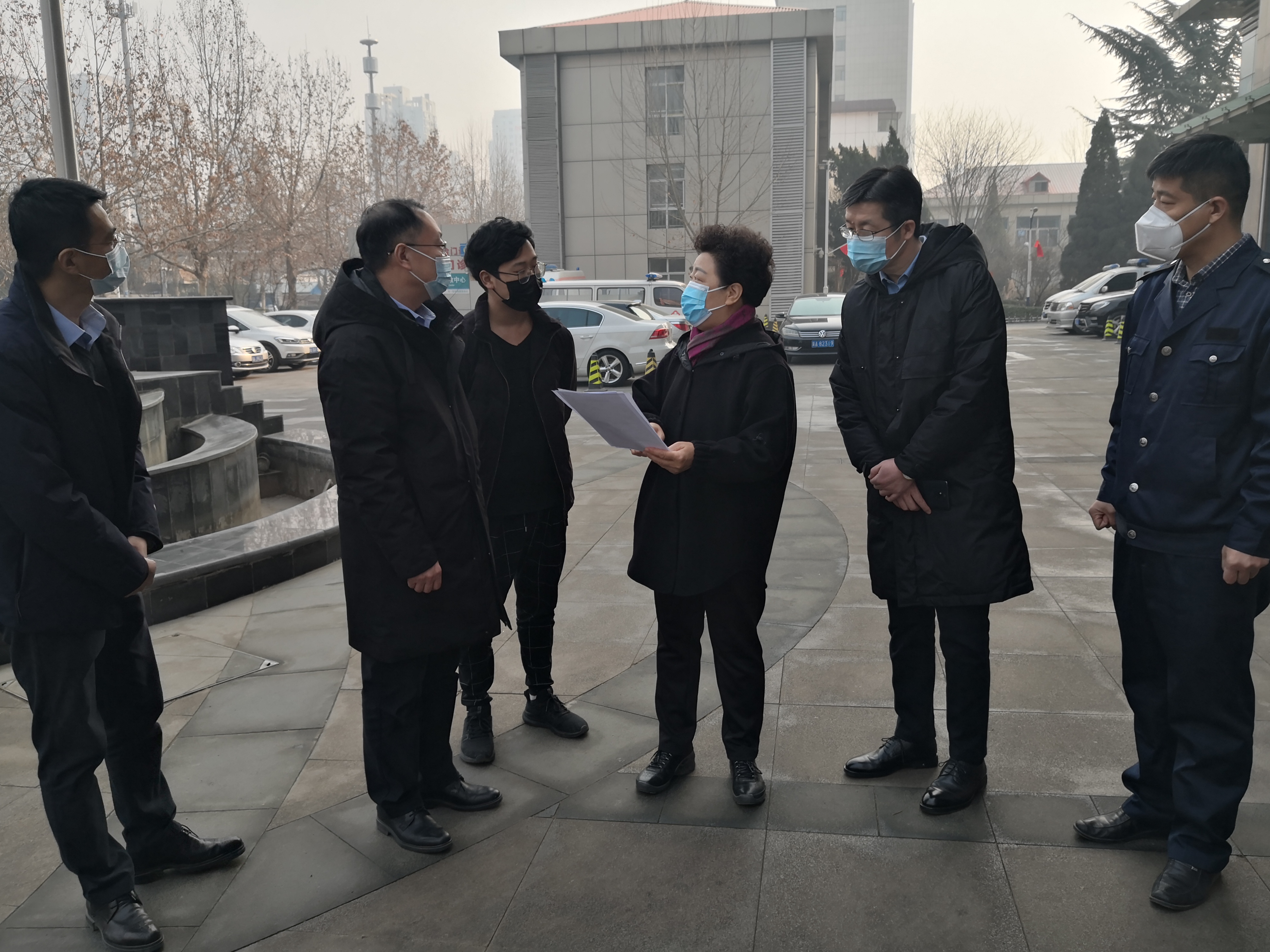 市卫生健康委党组第一书记王华平到市人民医院市第五医院进行慰问