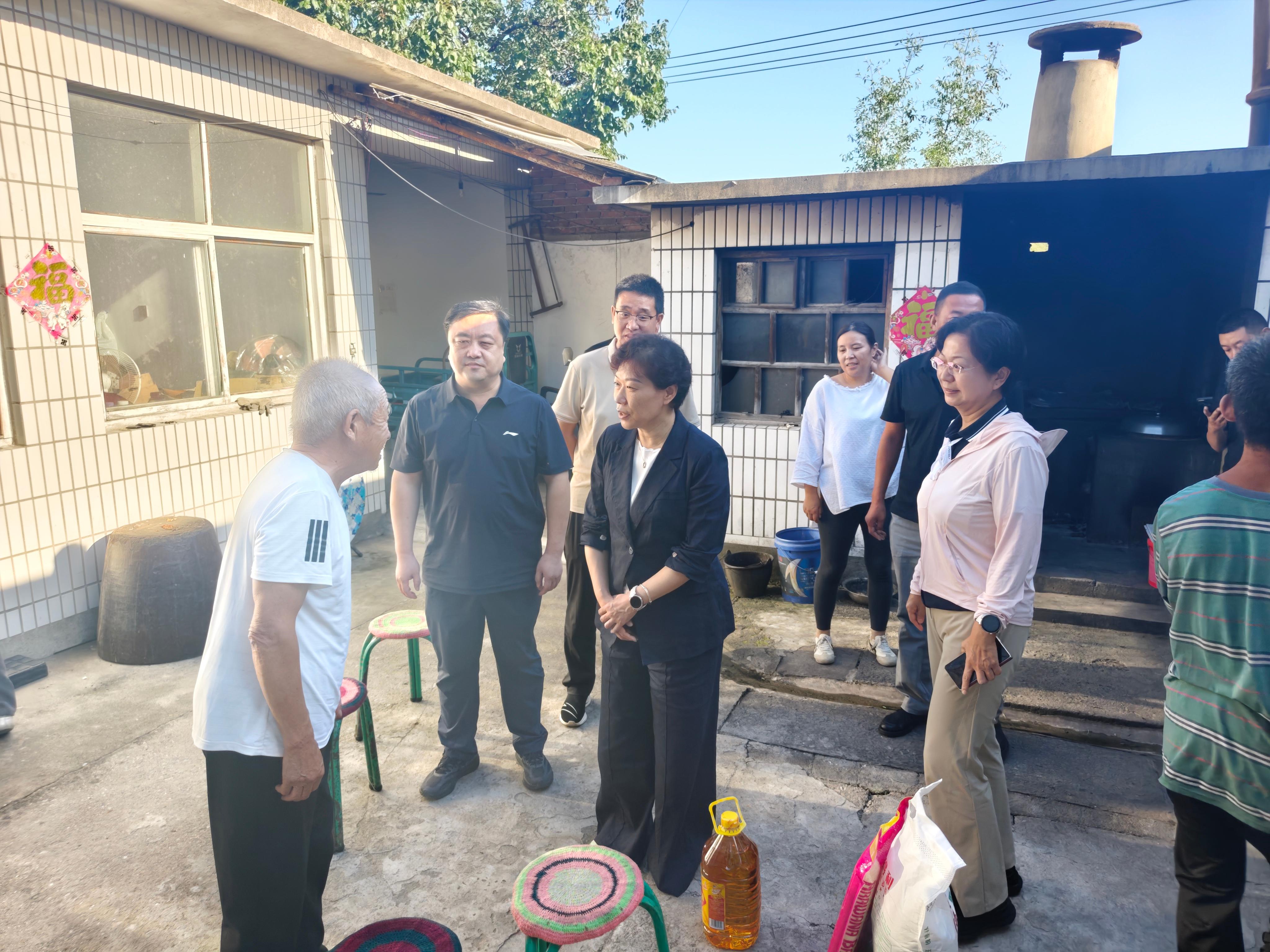 许尽晖一行赴平山县冀家庄村开展调研帮扶活动